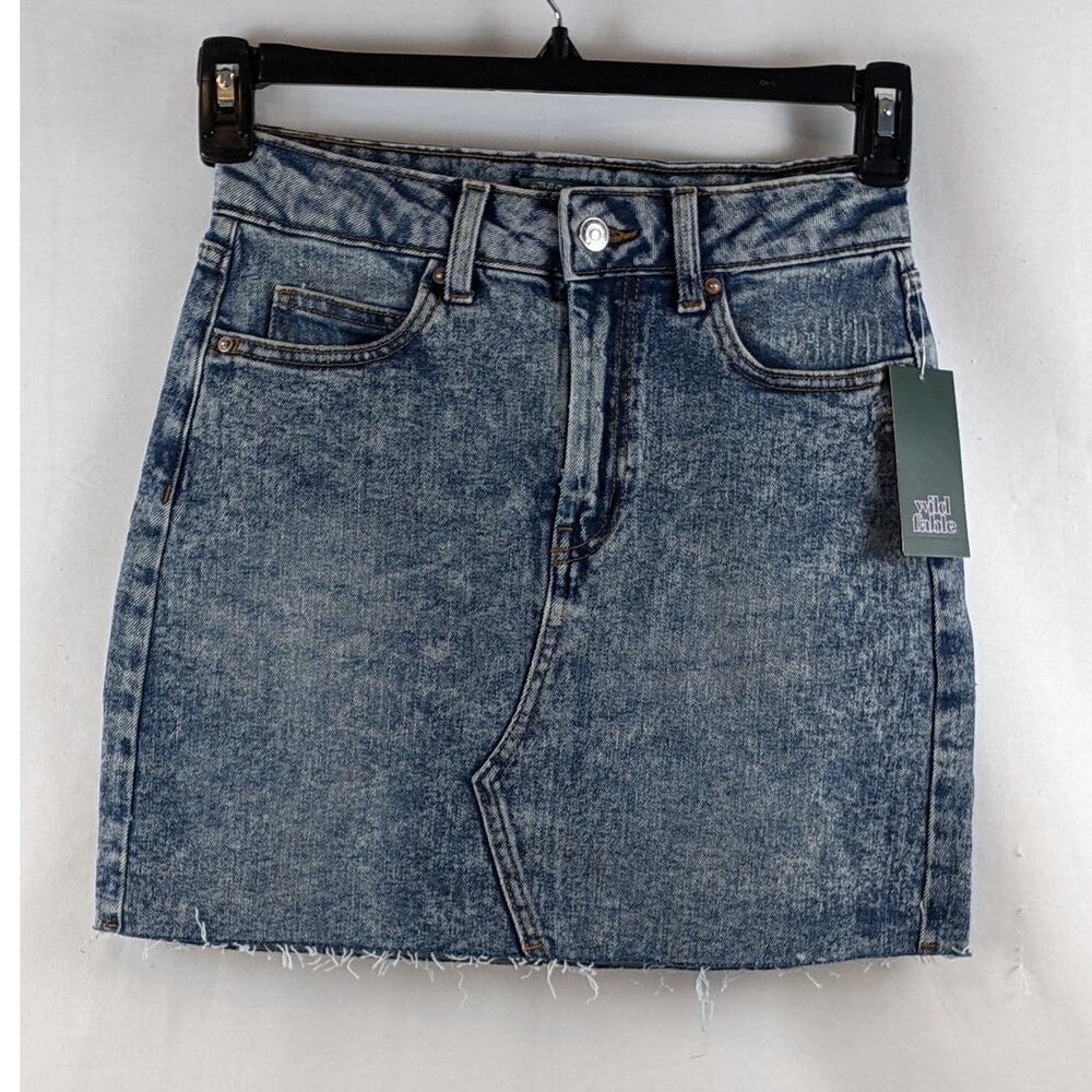 Wild Fable Denim Mini Skirt Short Jean Medium Blue Wash 2 Raw Hem Frayed Pockets